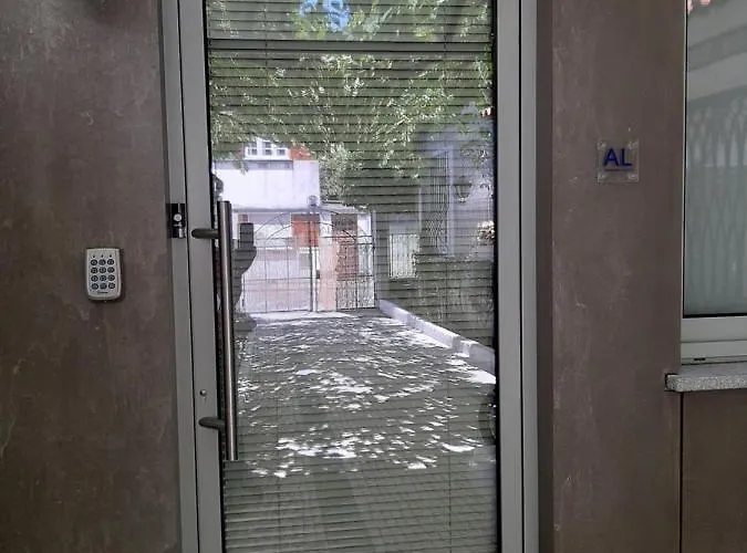 Casa Camelias Garden בית הארחה אבאירו